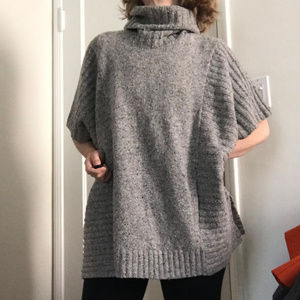 Athleta Donegal Passage yoga sweater / poncho